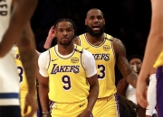 开云体育入口-美国男篮完胜凯尔特人B队，詹姆斯关键制胜的简单介绍