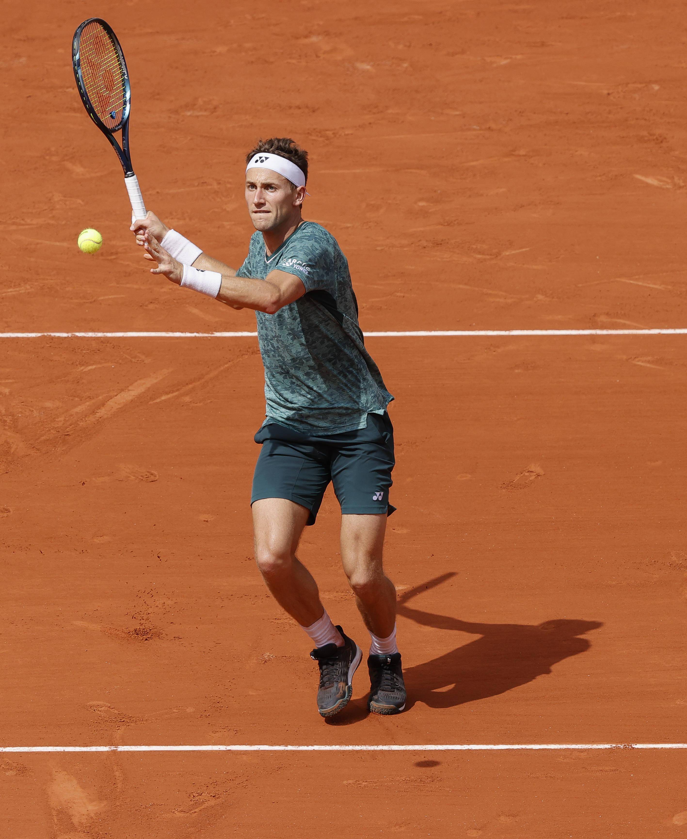 包含英国网球队轻取世界网球队，纳达尔爆发神勇的词条