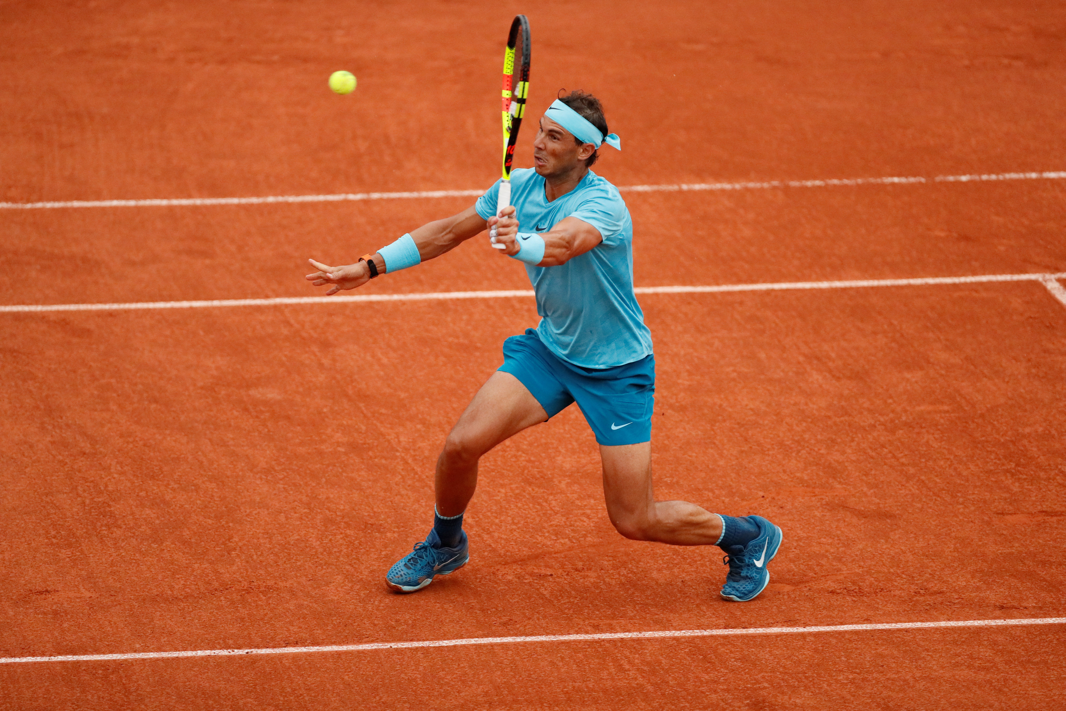 包含英国网球队轻取世界网球队，纳达尔爆发神勇的词条