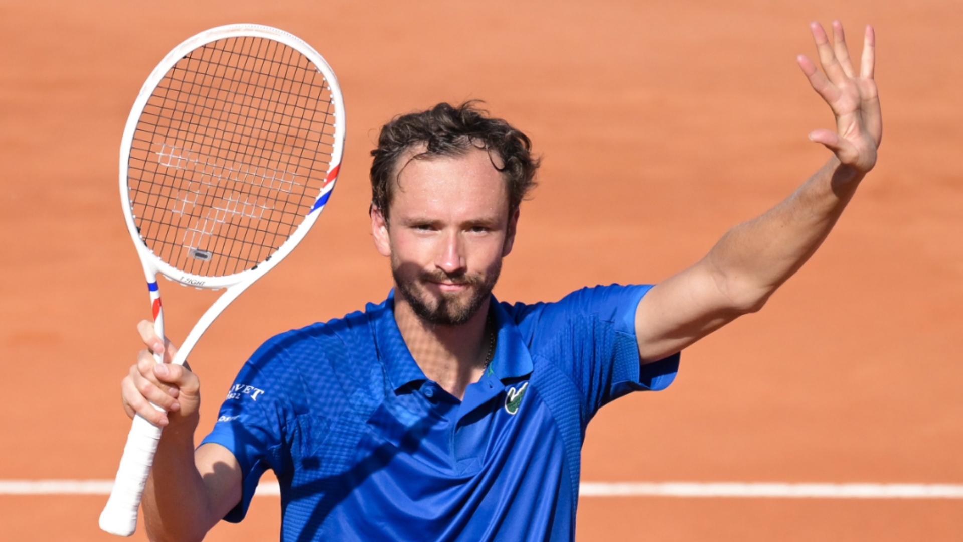 包含美国网球队险胜德国网球队，梅德韦杰夫绝境逆转的词条