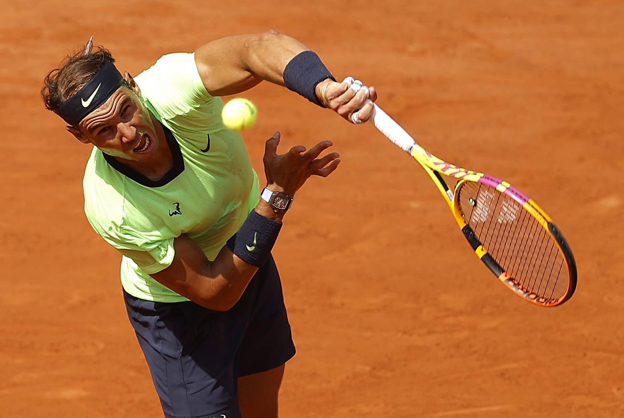 包含西班牙网球队强势法国网球队，纳达尔统治全场的词条