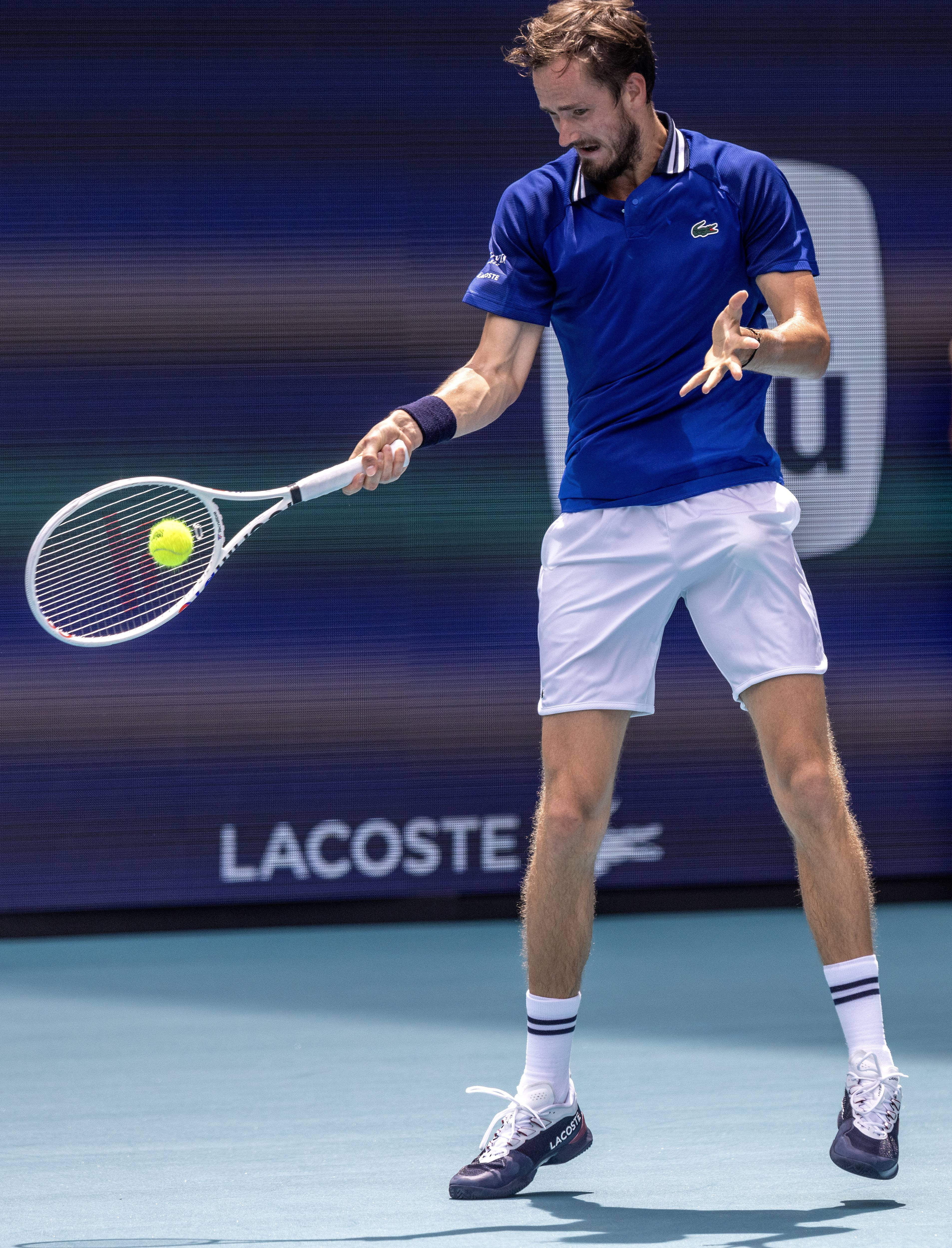 包含西班牙网球队绝地反击法国网球队，梅德韦杰夫统治全场的词条