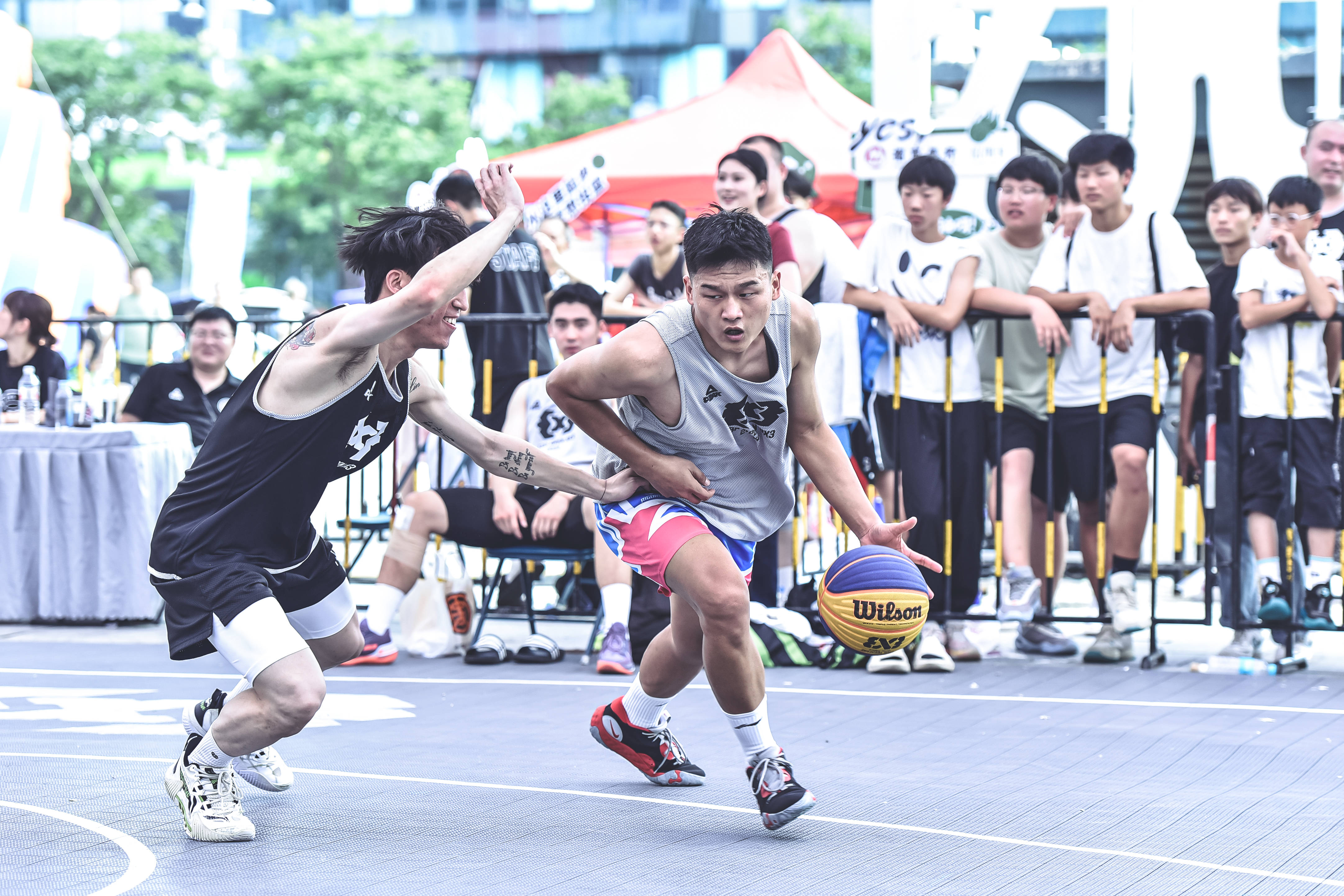 包含篮球联赛将在近期展开一场备受期待的比赛的词条