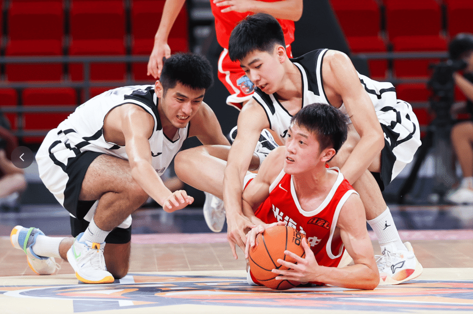 上海大鲨鱼队展现强大实力,一路领先的简单介绍 上海大鲨鱼队展现强大实力,一路领先的简单介绍