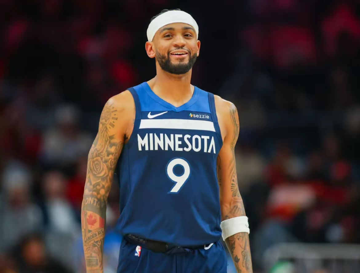 猛龙力克奇才,范弗利特一人独揽20+篮板 猛龙力克奇才,范弗利特一人独揽20+篮板