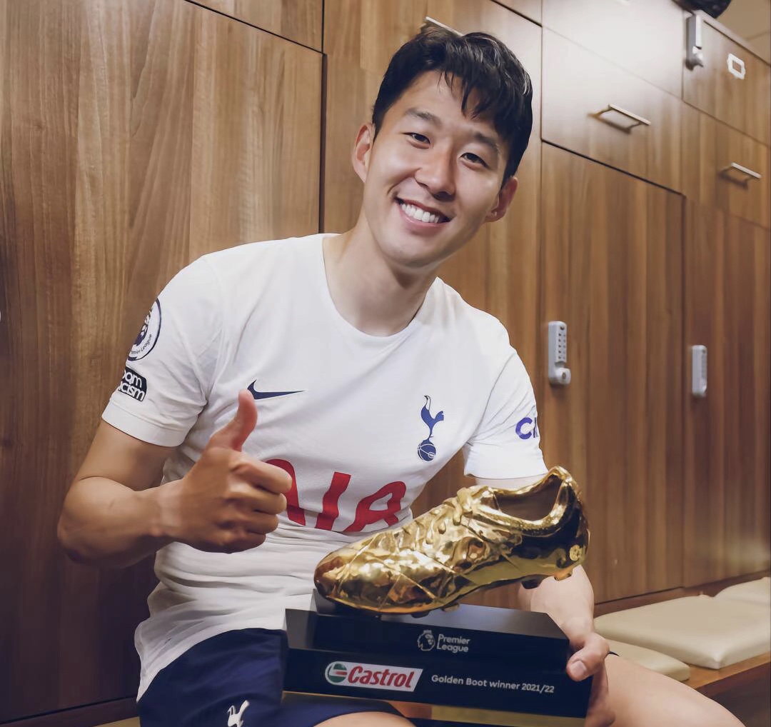 韩国球员在球场上展现出色技术的简单介绍