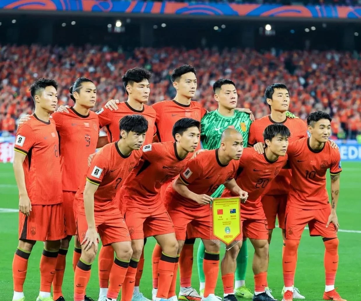 包含红红火火足球盛宴，球队实力堪比顶尖联赛的词条