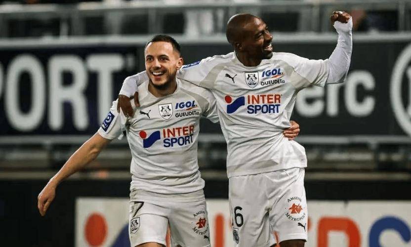 圣埃蒂安豪取两连胜，法国足球联赛惊奇连连的简单介绍