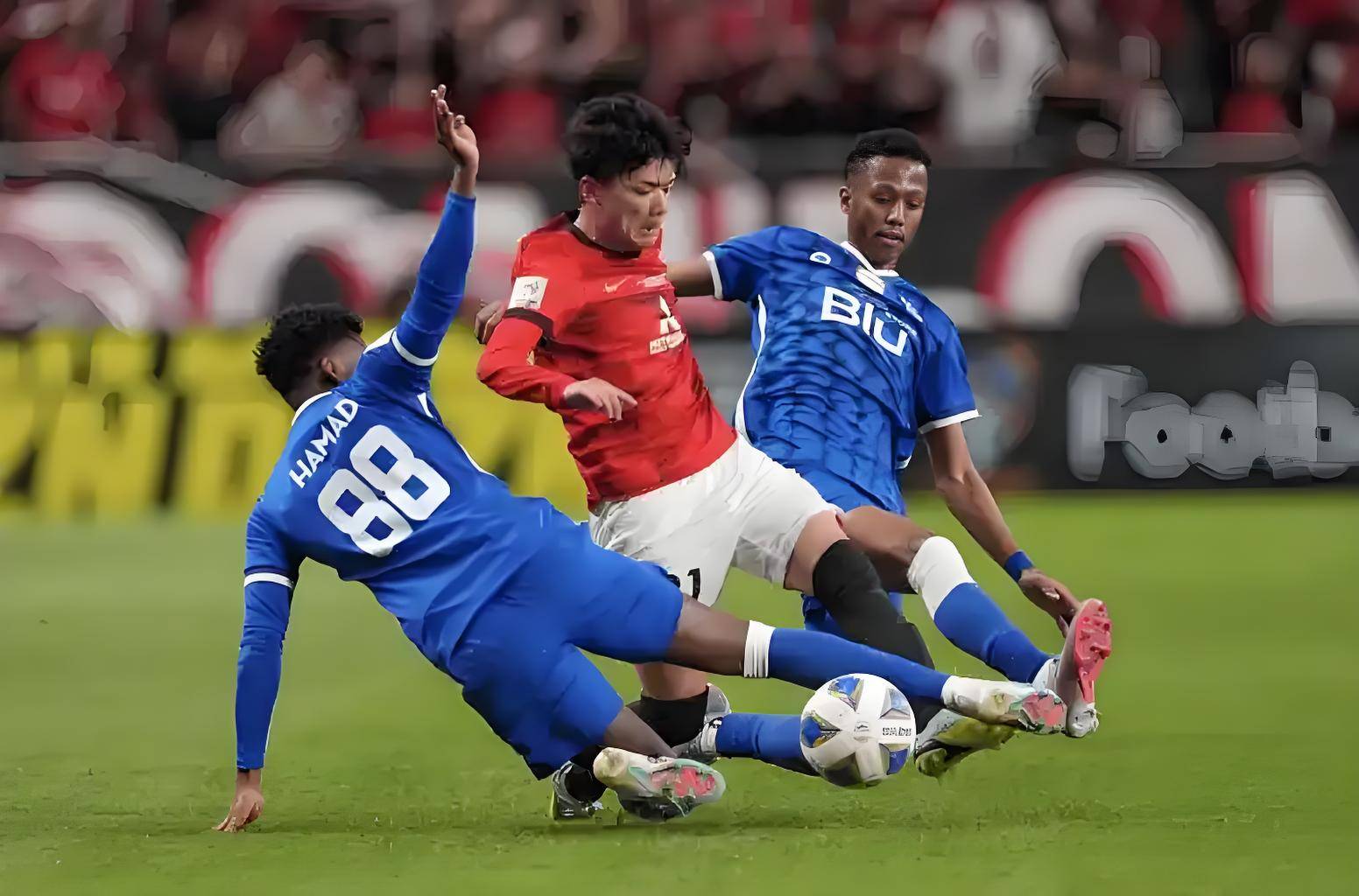 包含鹿岛鹿角以出色表现战胜劲敌的词条