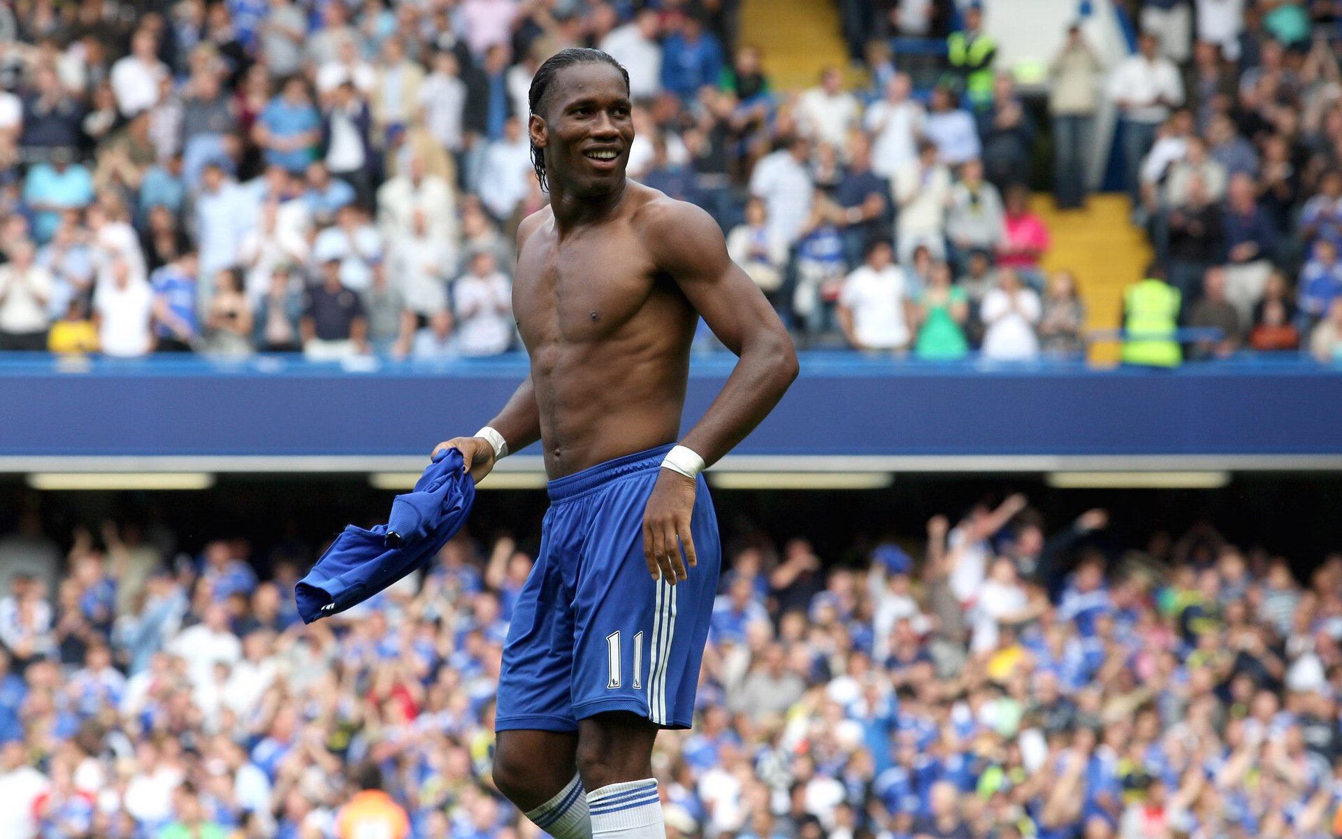 当绿茵场与赛道交汇，奥斯梅恩在F1街道赛狂胜法国，波兰精神的跨界凯旋