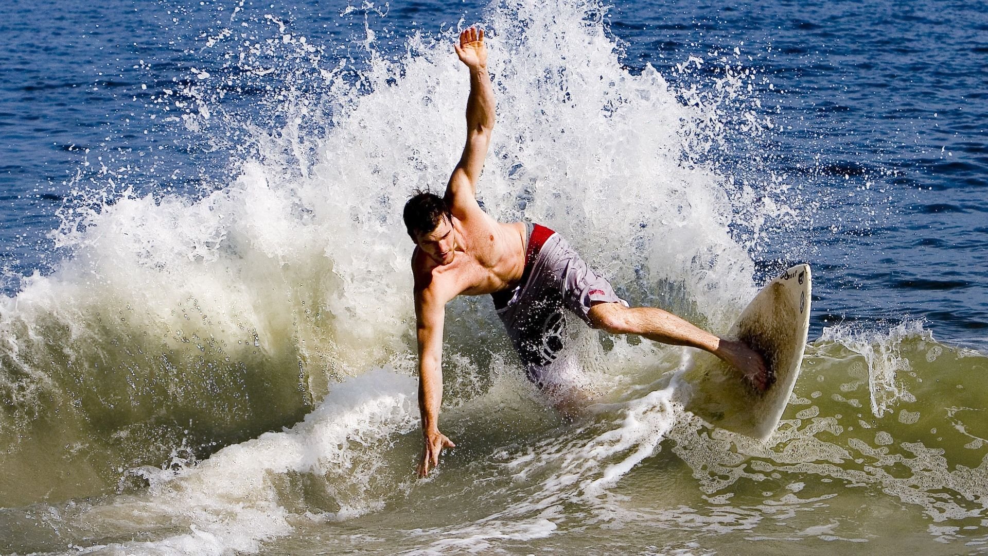 哈利伯顿的魔法时刻，当老鹰的利爪遇上凯尔特人的铁壁，一位控卫如何改写宿命