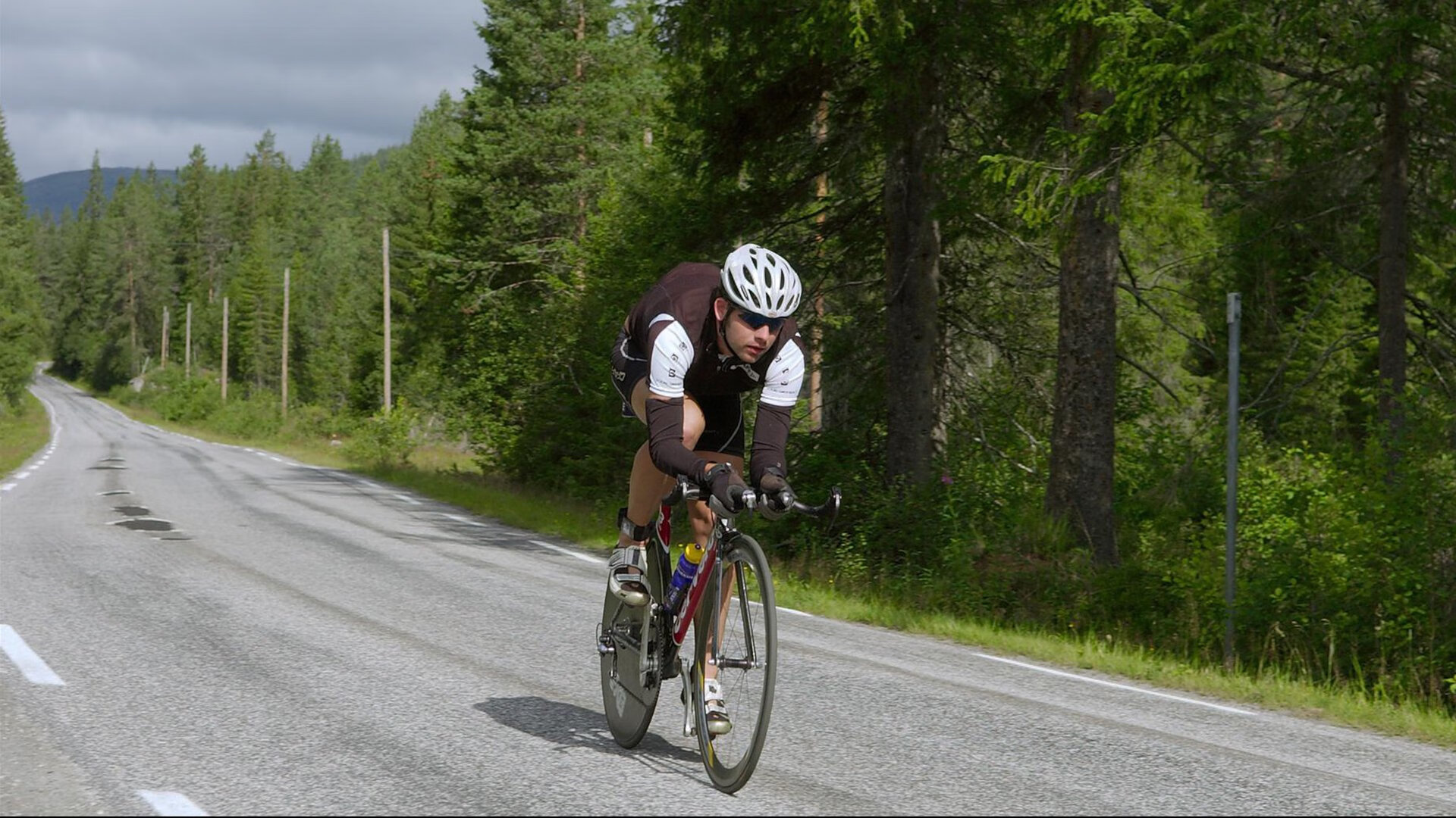 2026世界杯焦点战,喀麦隆雄狮怒吼,淘汰赛惊险过关阿尔及利亚