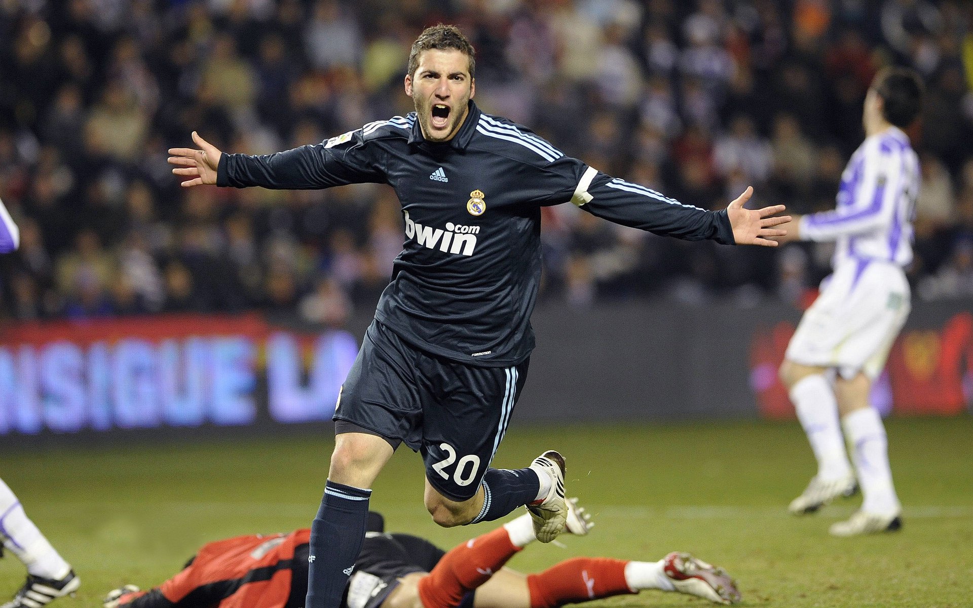 从格子军团到新王登基，克罗地亚冲垮西班牙，姆巴佩在2026世界杯接管比赛